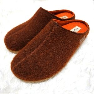 Like New Taos Woollery mules slippers 41